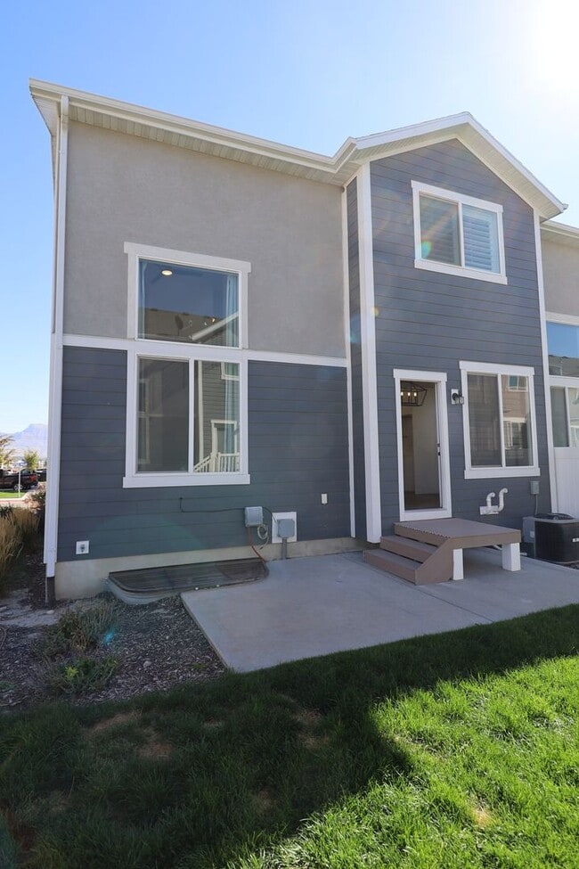 Building Photo - Upgraded Pet Friendly Lehi townhome