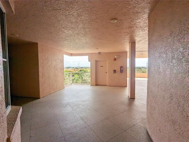 Building Photo - 4981 Bacopa Ln S