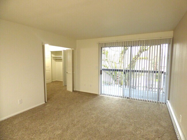 Building Photo - Rent Special: 1/2 Off May's Rent!! - Upstairs 2 Bedroom Unit