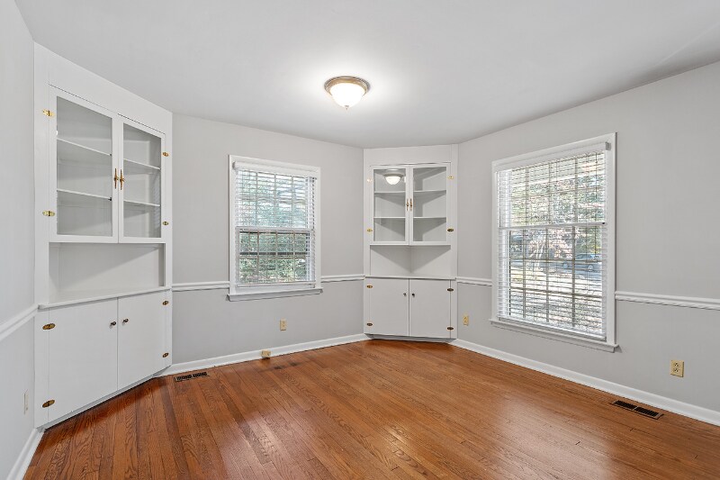 Building Photo - 5301 Emerson Dr