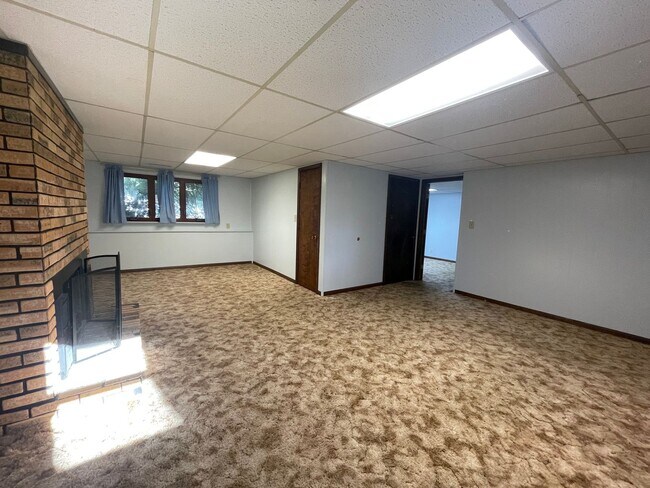 Building Photo - Baker Woods Home!