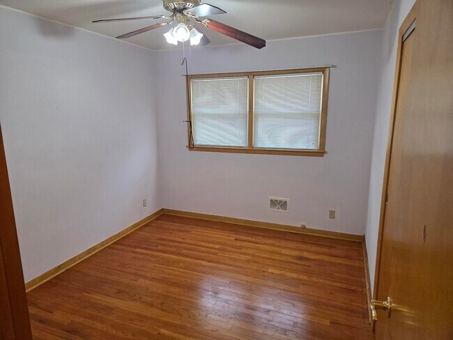 Building Photo - 2306 S 85th St