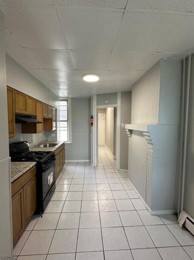 Building Photo - 56 Vanderpool St