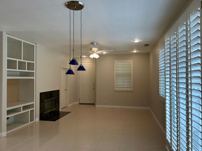 Building Photo - Beautiful 4 Bed 3 Bath Fullerton Home with Office