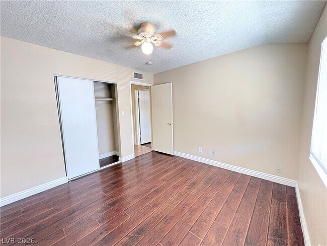Building Photo - 1518 S Dawley St