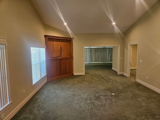 Building Photo - Stylish Palm Harbor Home in Bentley Park –...