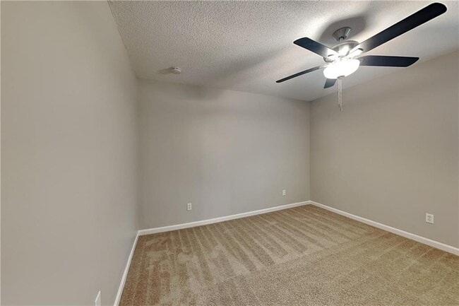 Building Photo - 629 Driftwood Dr