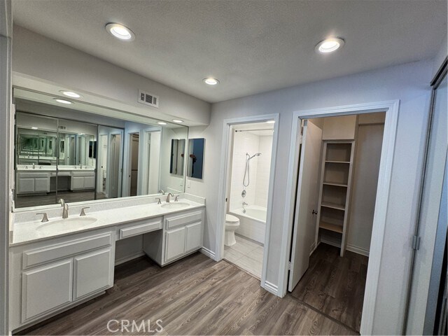 Building Photo - 5555 Canyon Crest Dr