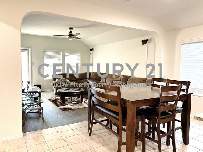Building Photo - Well Maintained 3/2/2 in Crowley For Rent!