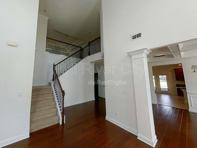 Building Photo - 2099 Club Lake Dr