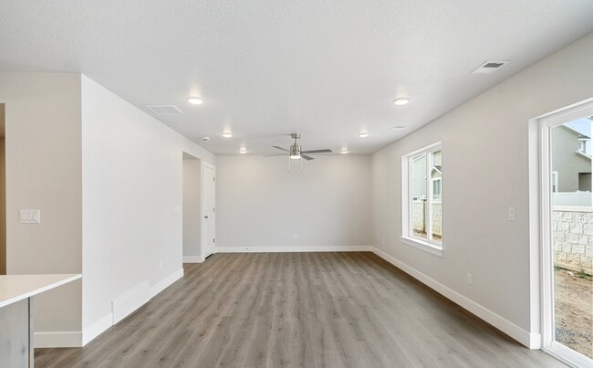 Building Photo - 937 N 215 W