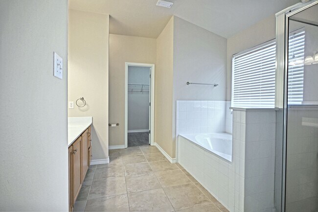 Building Photo - 1610 Elizabeth Ct