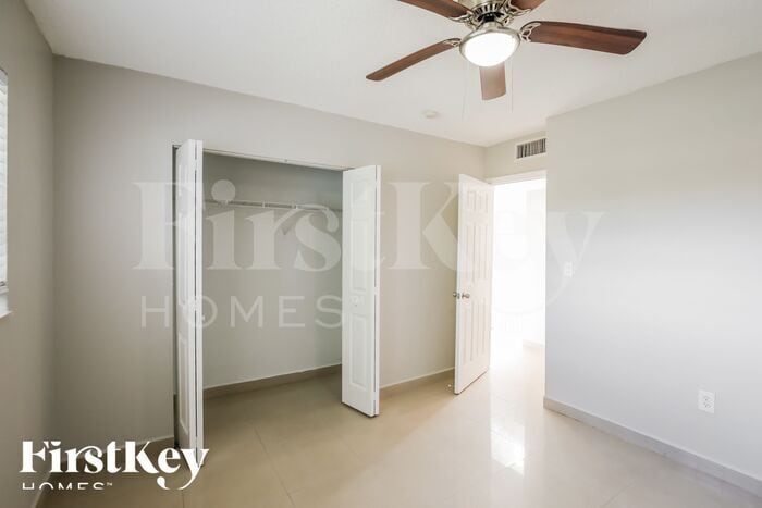 Building Photo - 6723 SW 140th Ave