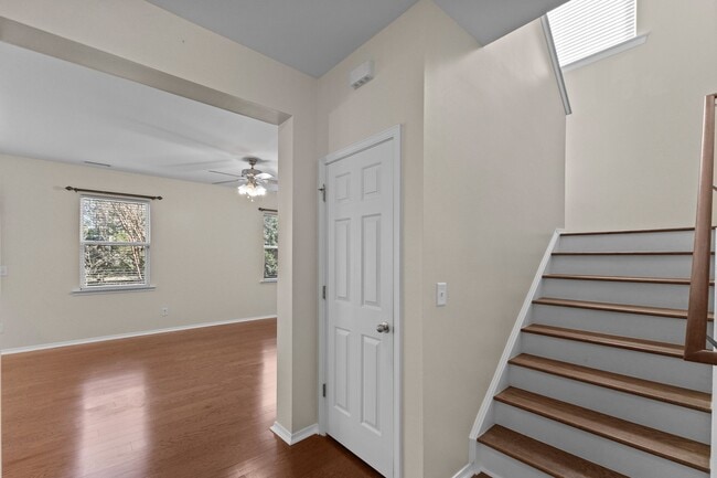 Building Photo - 5023 Lake Grove Blvd