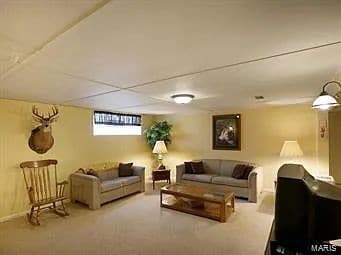 Building Photo - "Charming 3-Bedroom Retreat with 2 Full Baths in Prime Saint Louis Location - 1537 Sq Ft of Comfo...