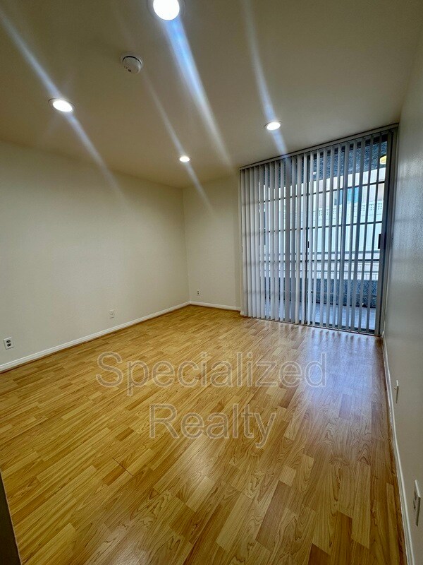 Building Photo - 14562 Dickens St