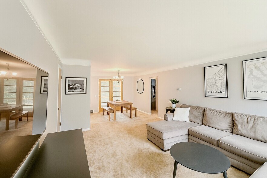 Building Photo - 1805 Beaconwood Ave