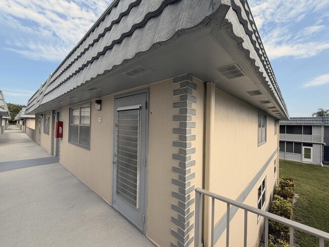 Building Photo - 419 Brittany Dr