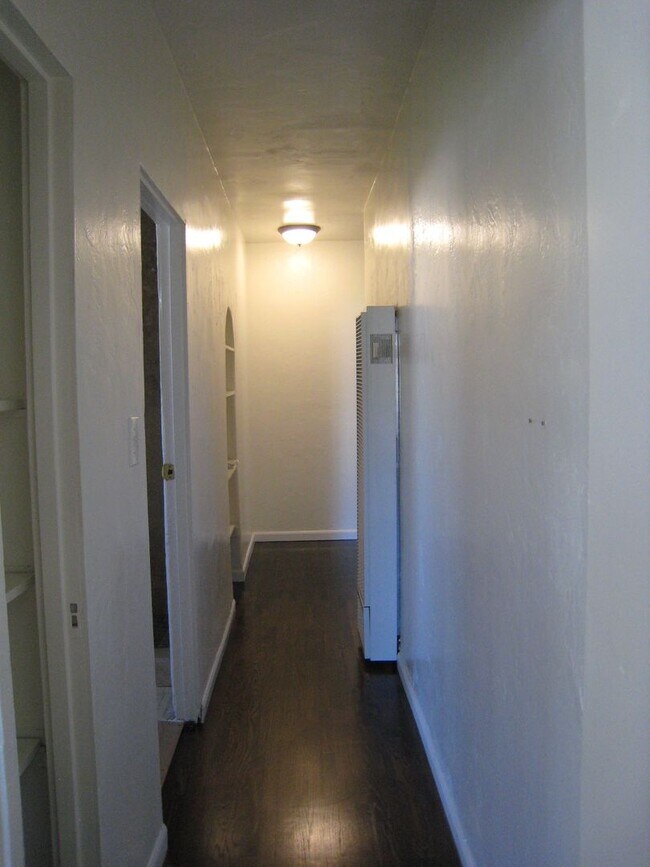 Building Photo - 4220