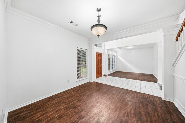Building Photo - 4323 Ringrose Dr