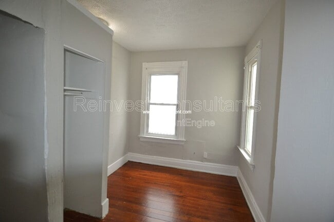 Building Photo - 310 E 16th St