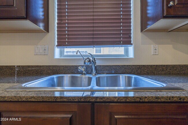 Building Photo - 2873 E Bart St