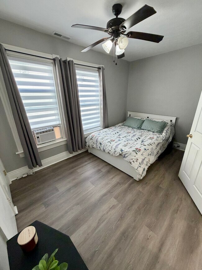 Building Photo - Eastern