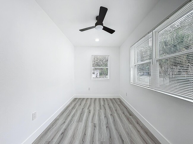 Building Photo - 303 W Valencia St