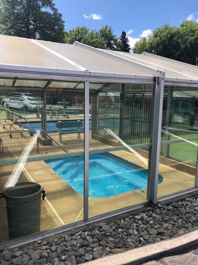 Building Photo - Large Studio Condo on Deschutes w/river trail access, minutes to downtown, heated pool, and cover...