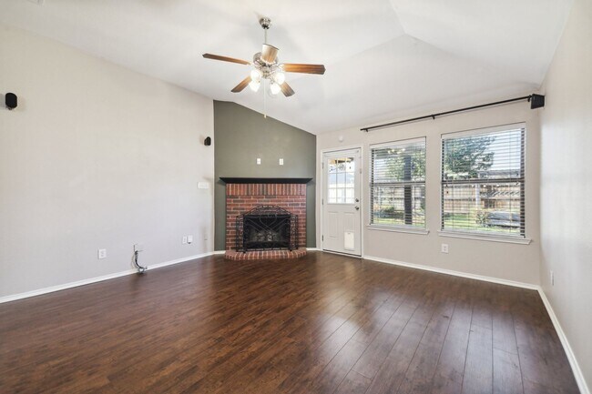 Building Photo - 4 Bedroom Single Family in Crossroads
