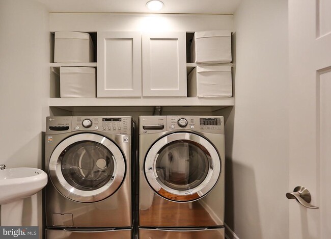 Building Photo - 6329 Linway Terrace