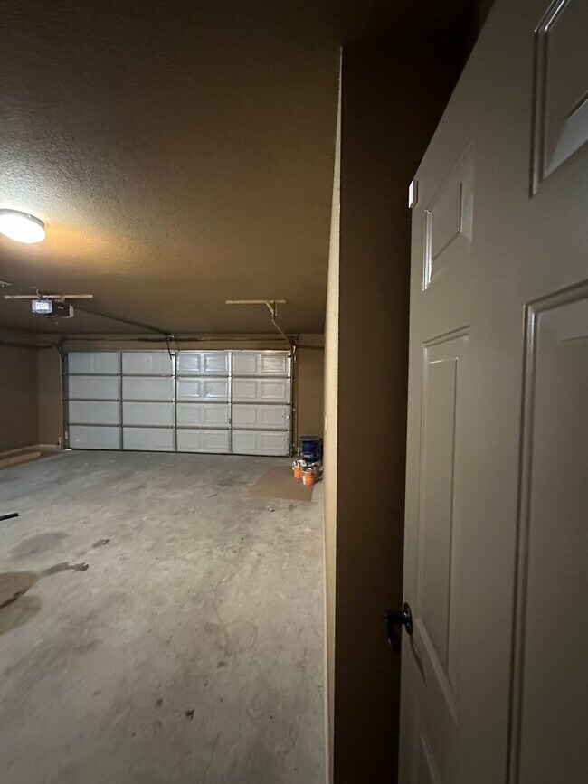 Building Photo - $2,200.00 Move-in-Special