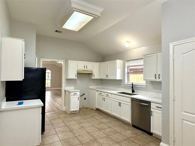 Building Photo - 5223 Mountain Forest Dr