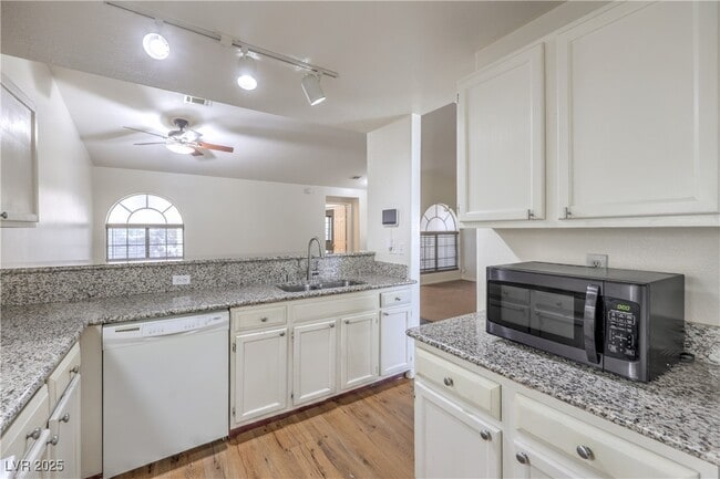 Building Photo - 3660 Renovah St