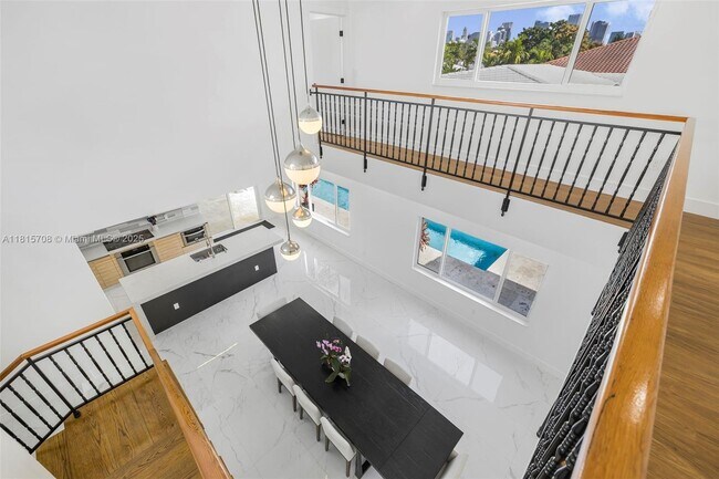 Building Photo - 1651 SW 13th Ave