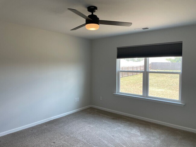 Building Photo - 3 Bedroom 2 Bath Home in Eagle Creek, Bolivia, NC