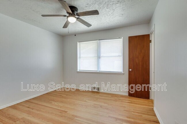 Building Photo - 3516 Mt Pleasant Dr