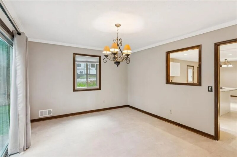 Building Photo - 1616 Maple Ridge Dr