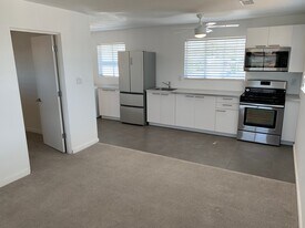 Building Photo - 746 W Turney Ave, Apt 8