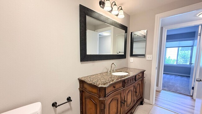 Building Photo - 750 N Paradise Valley Ct