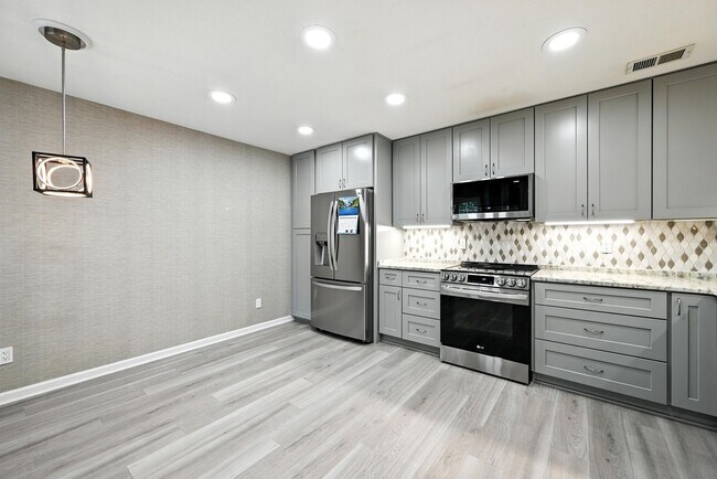 Building Photo - 965 Turtle Pond Ln