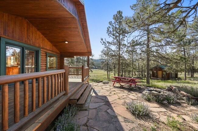 Building Photo - 3 bed 2 Bath Log Home on 2 Acres in Florissant