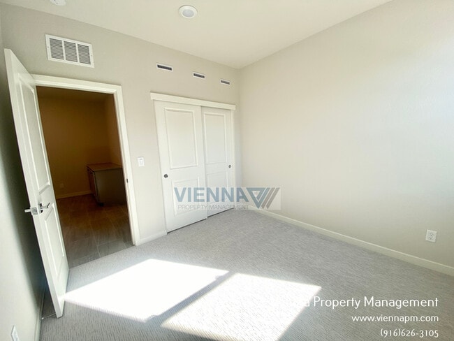 Building Photo - 7441 Moon Dream Wy
