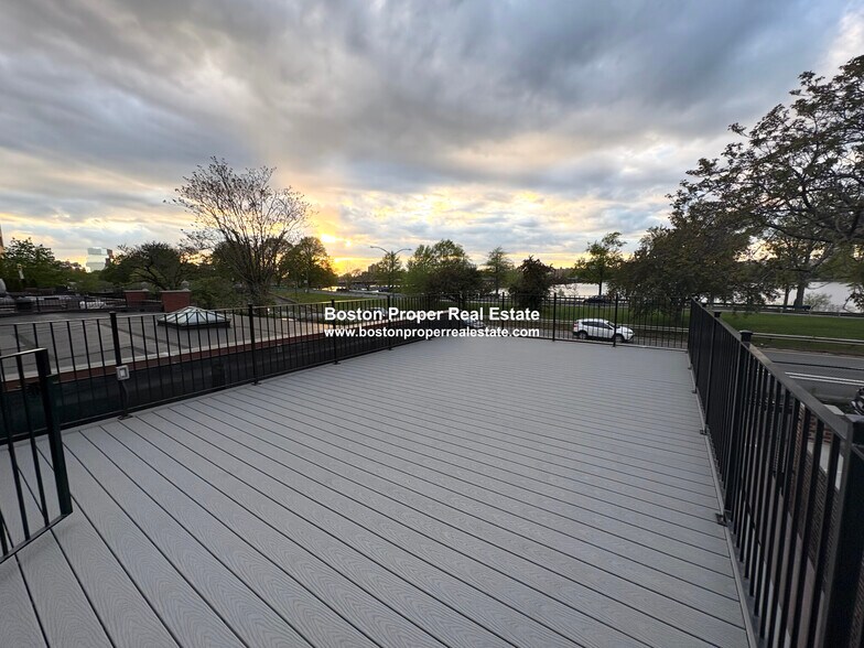 Building Photo - 464 Beacon St