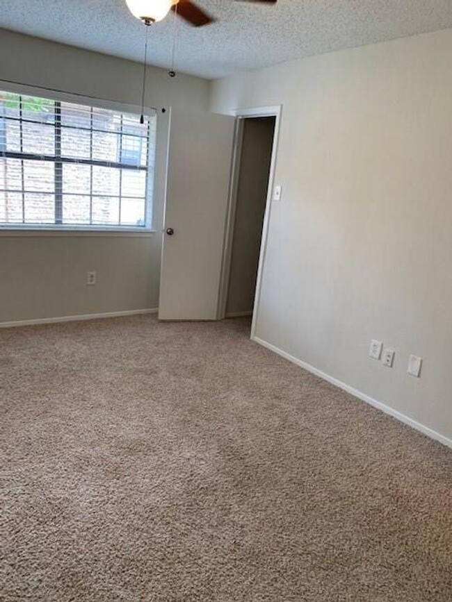 Building Photo - Stylish 2-bedroom Condo in Richardson