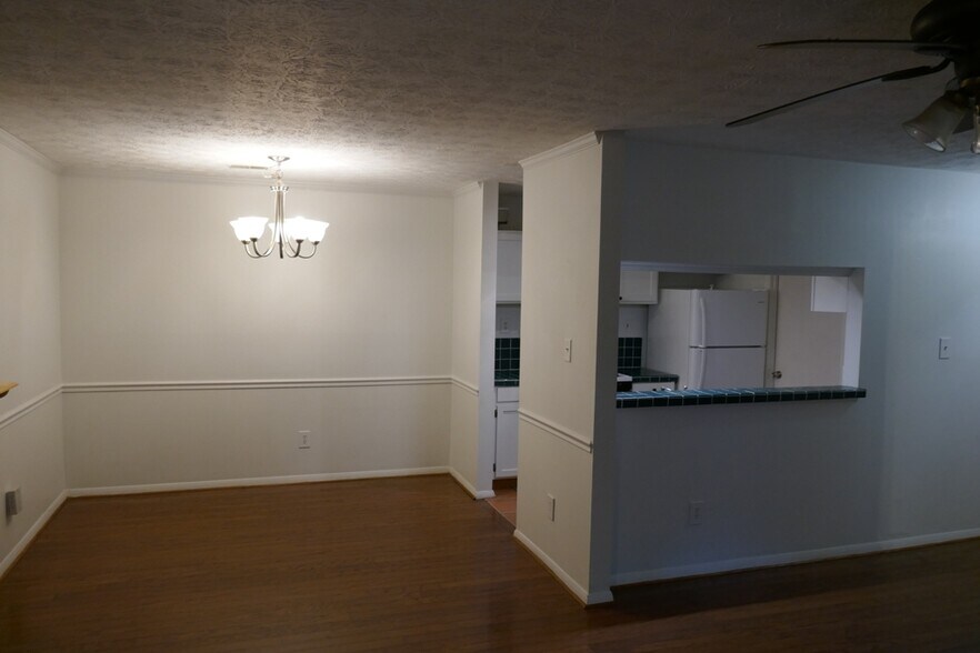 Building Photo - 402 Tuxworth Cir