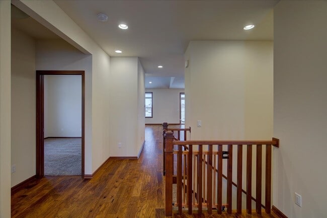 Building Photo - 525 Dragon Willow Ln