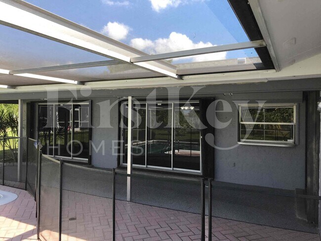 Building Photo - 3922 SE 2nd Ave