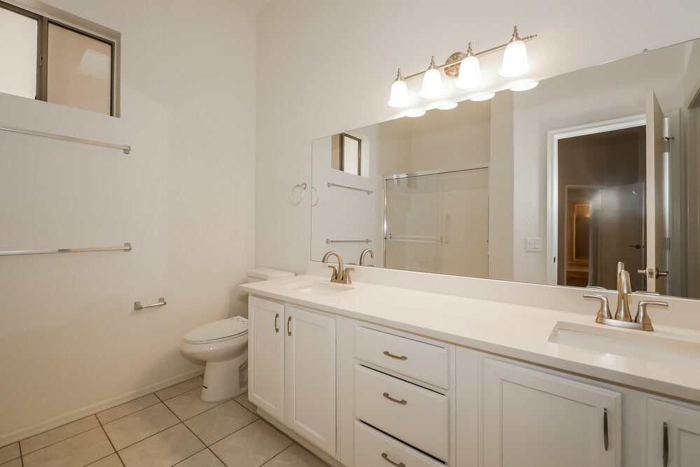 Building Photo - 3424 E Wahalla Ln