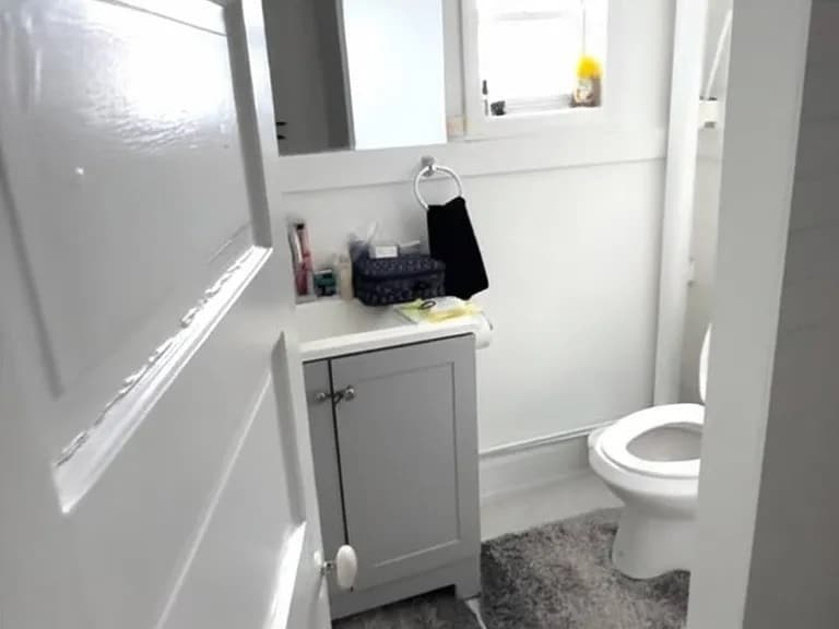 Building Photo - 114 Main St